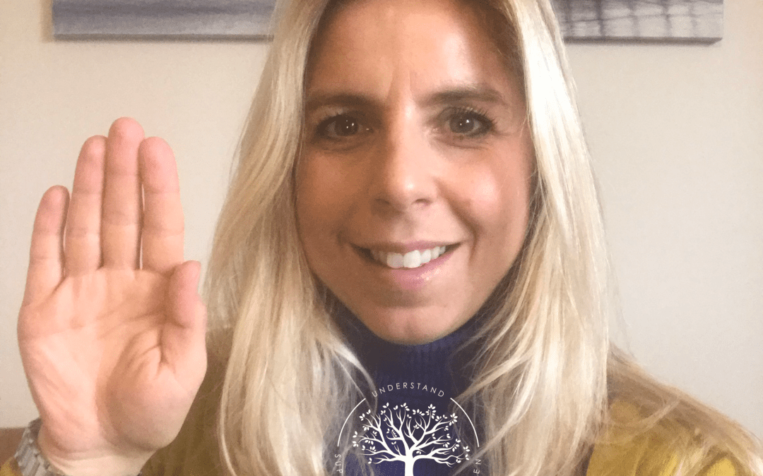 Gemma holding up right hand